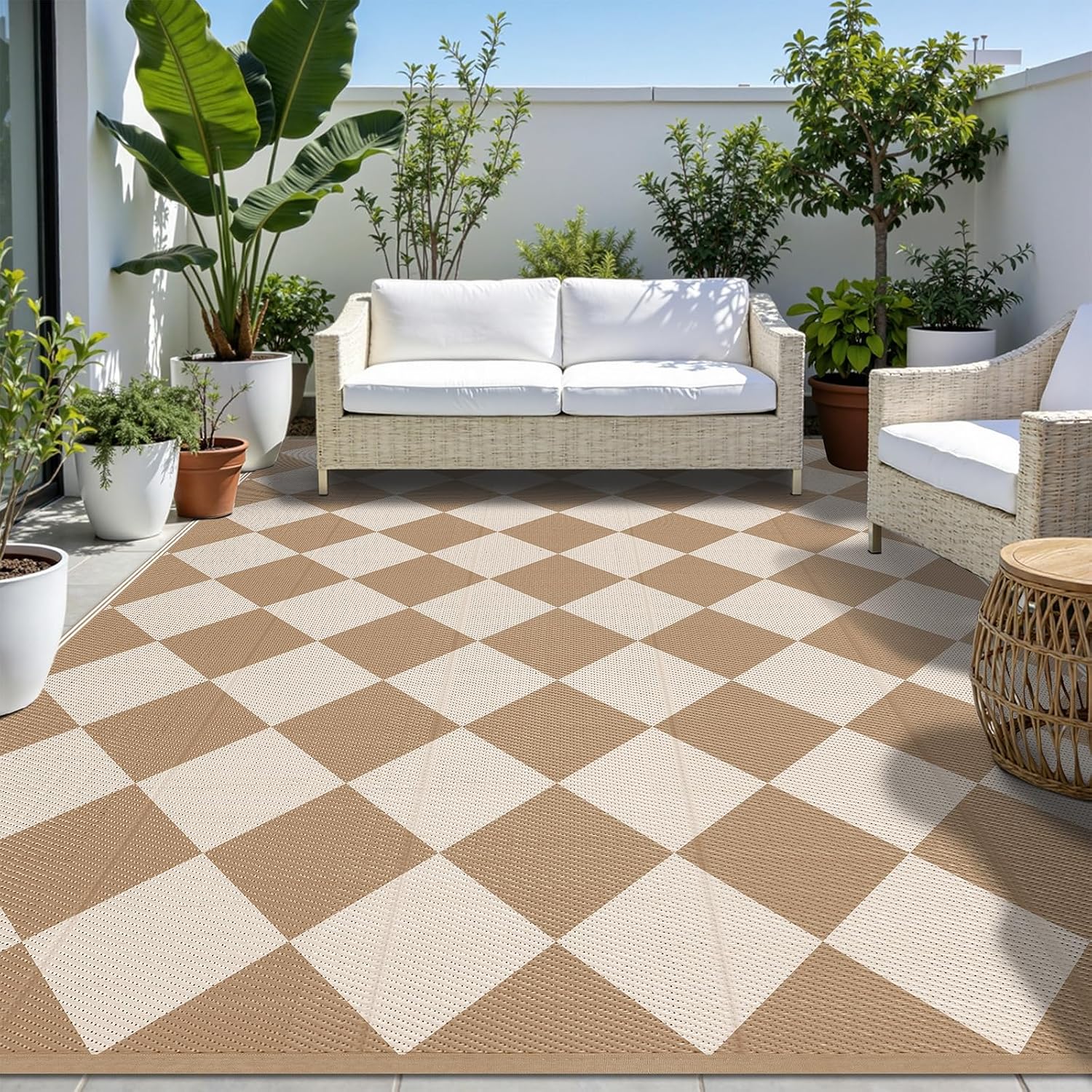 Checkered Reversible Plastic Straw Outdoor Rug