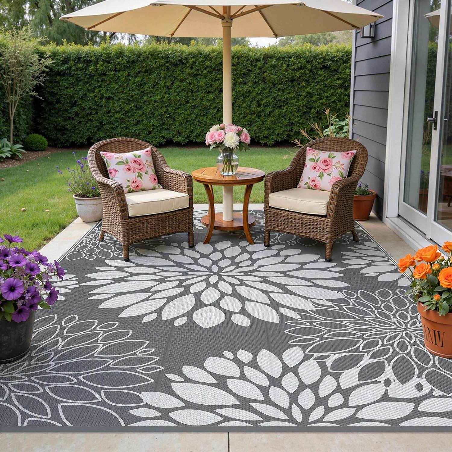 Floral Reversible Plastic Straw Outdoor Rug