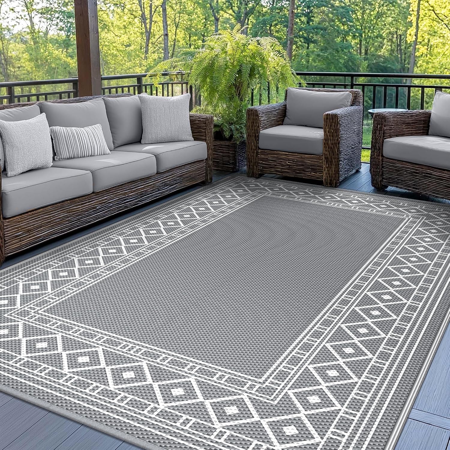 Reversible Plastic Straw Outdoor Patio Rug