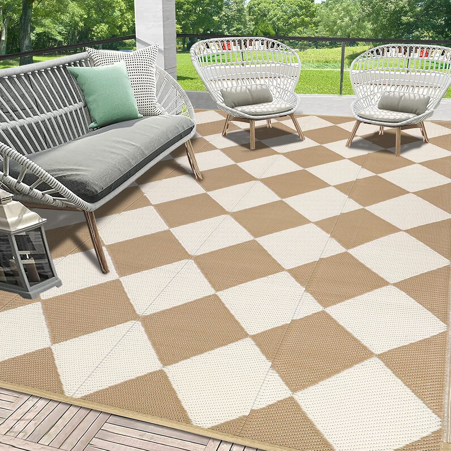 Checkered Reversible Plastic Straw Outdoor Rug