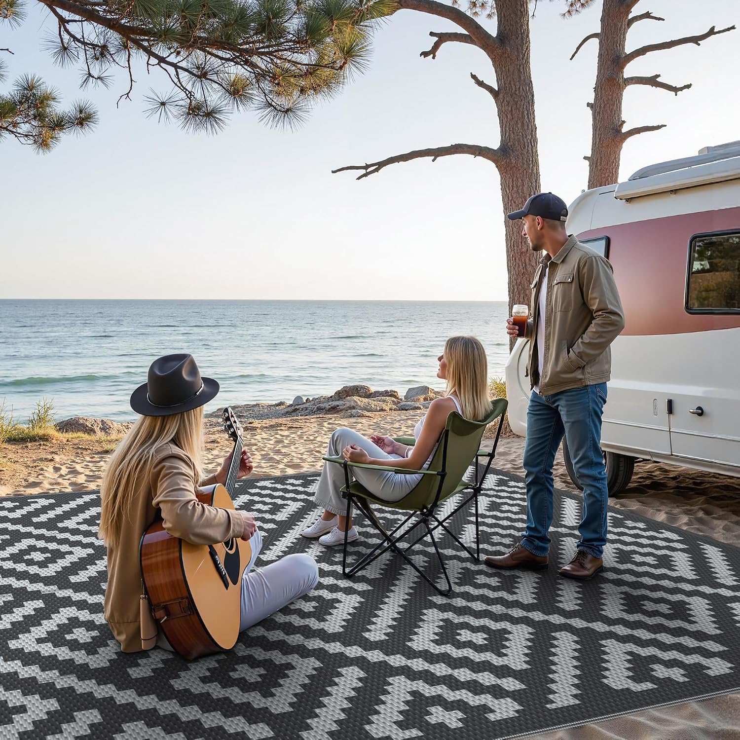 Reversible Foldable Plastic Straw Outdoor Rug